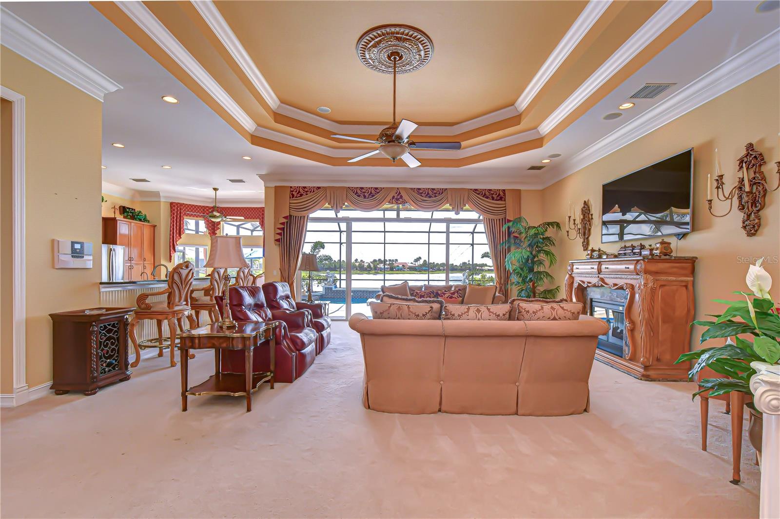 VALENCIA LAKES - Residential