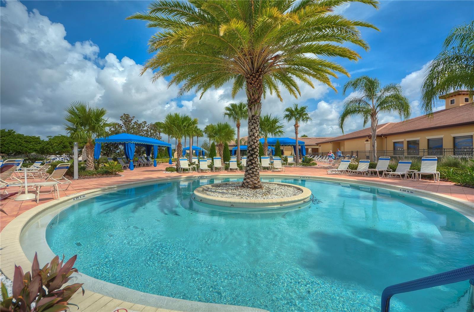 VALENCIA LAKES - Residential