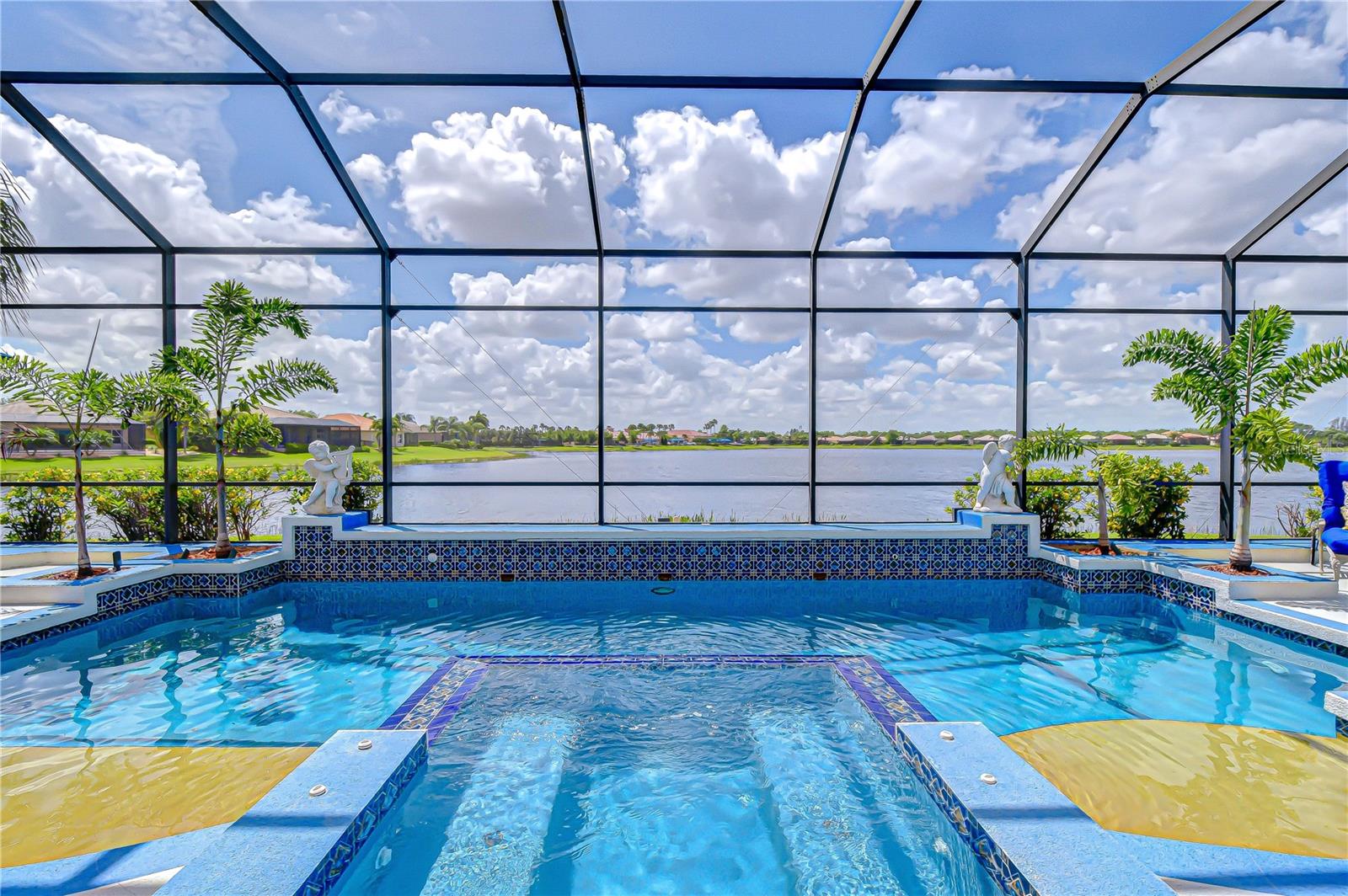 VALENCIA LAKES - Residential