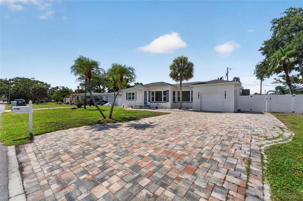 Photo of 4810 Del Rio Way S, Gulfport, FL 33711 (MLS # TB8519706)