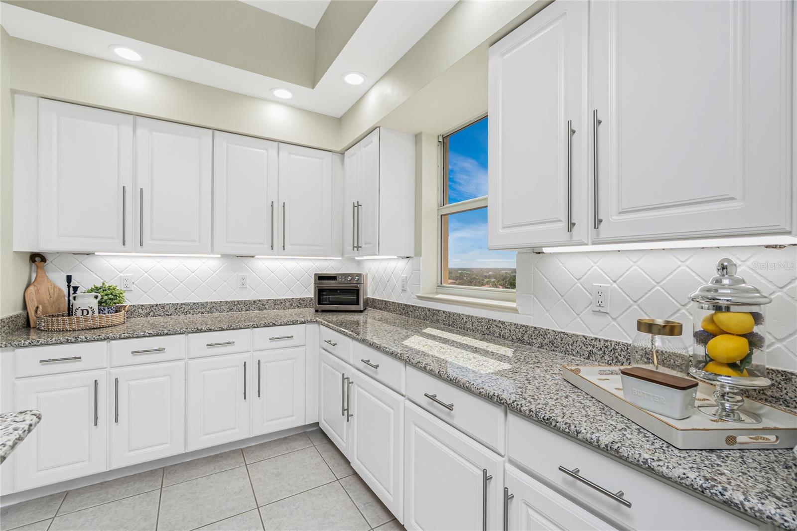 GRANDE ISLE TOWERS I - Residential Lease