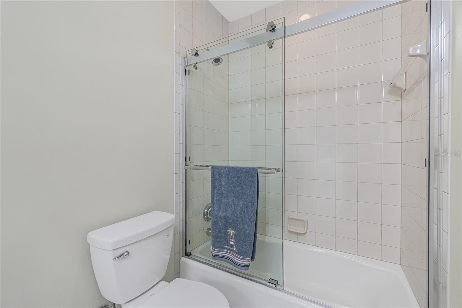 GRANDE ISLE TOWERS I - Residential Lease