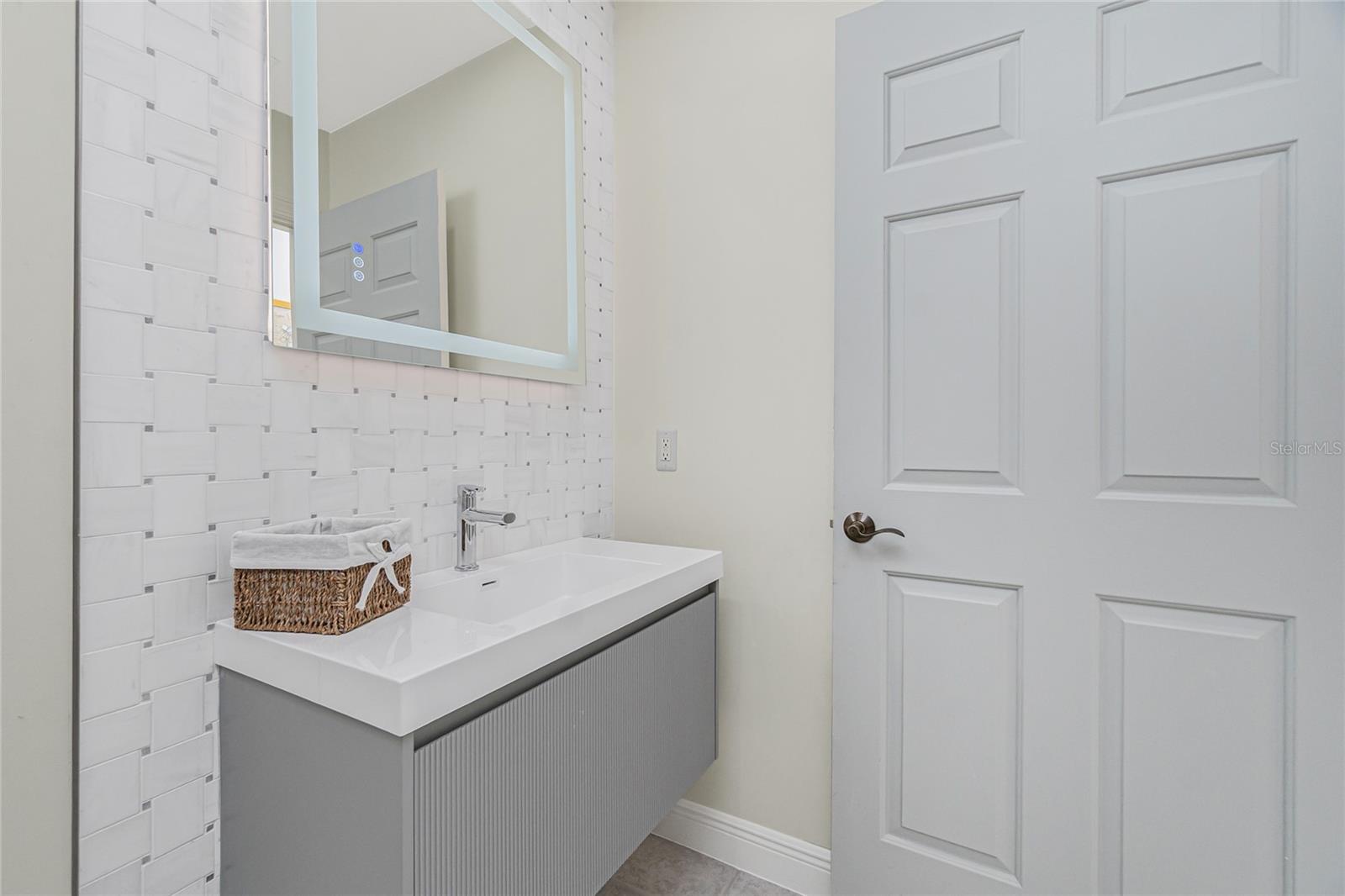 GRANDE ISLE TOWERS I - Residential Lease