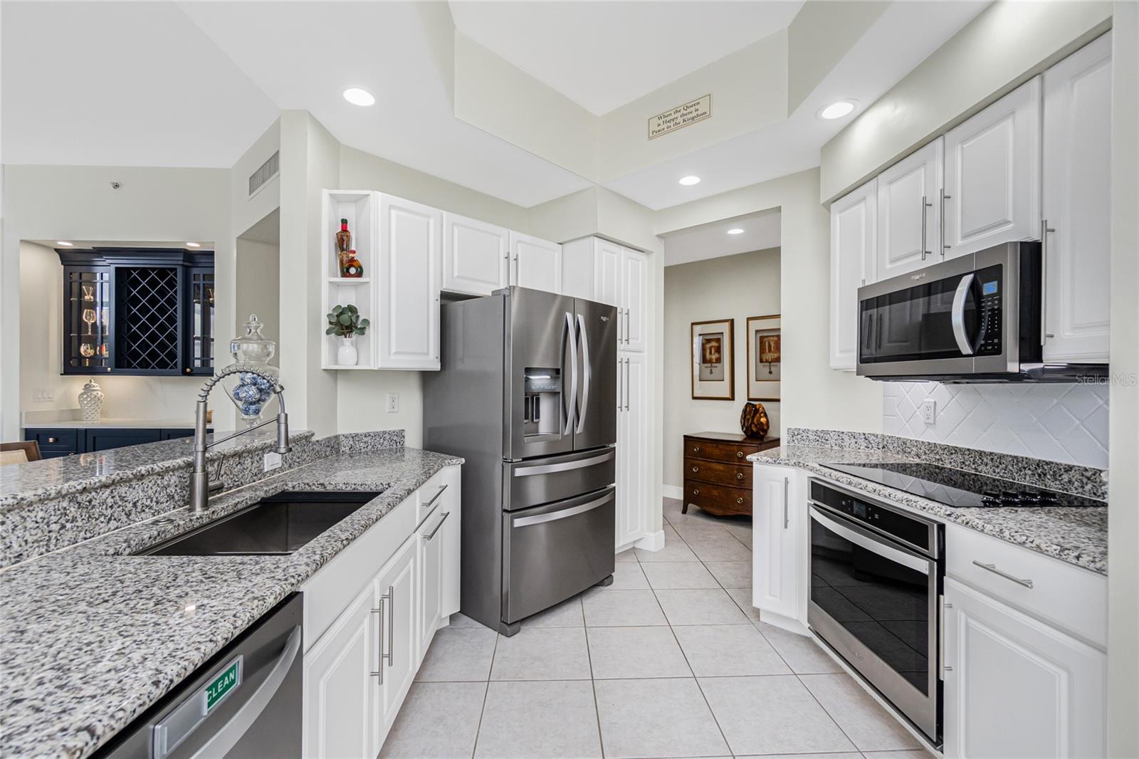 GRANDE ISLE TOWERS I - Residential Lease