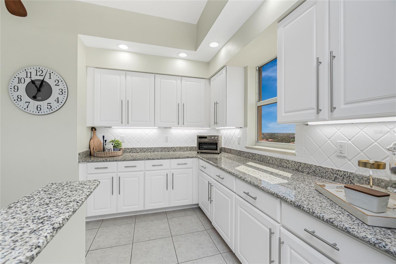 GRANDE ISLE TOWERS I - Residential Lease
