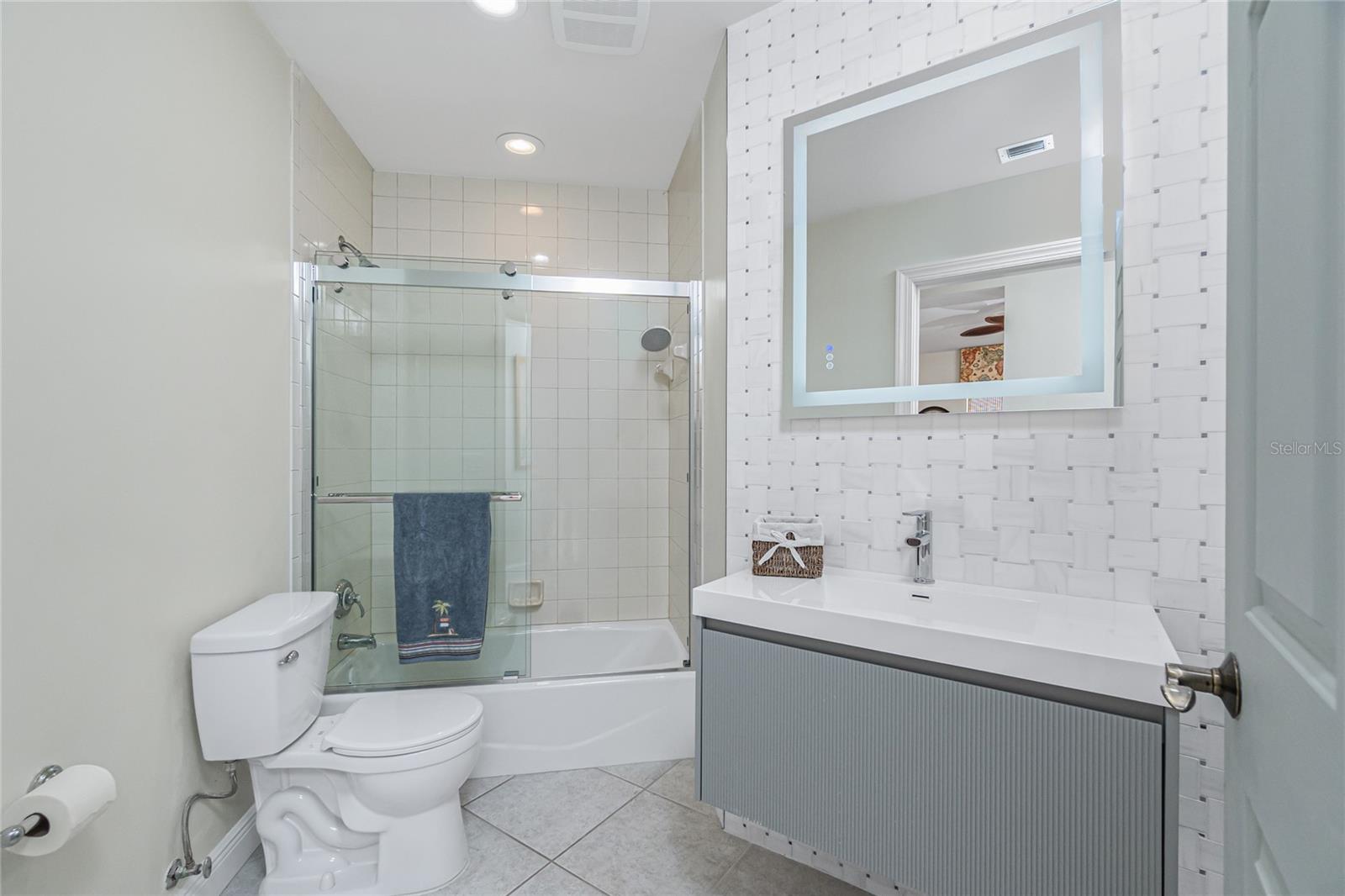 GRANDE ISLE TOWERS I - Residential Lease