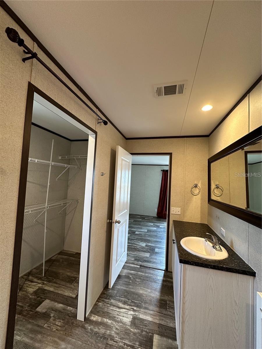 OAKRIDGE HEIGHTS - Residential Lease