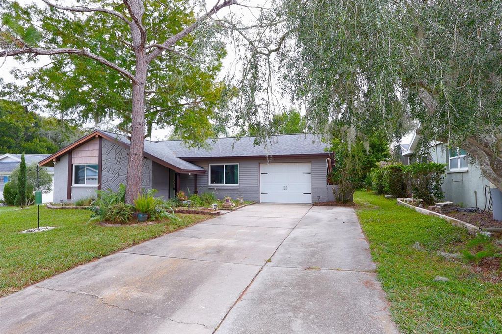 Photo of 8804 Lincolnshire Drive, Hudson, FL 34667 (MLS # TB8423676)