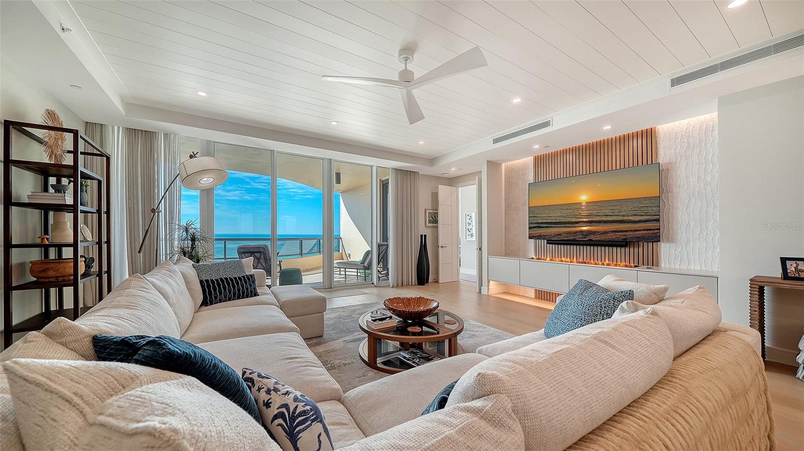 L AMBIANCE AT LONGBOAT KEY CLUB PH 02 - Residential