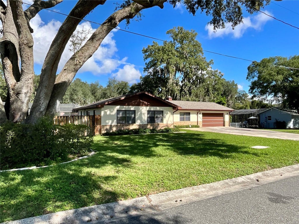 Photo of 1332 Lee Court, Leesburg, FL 34748 (MLS # G5117718)