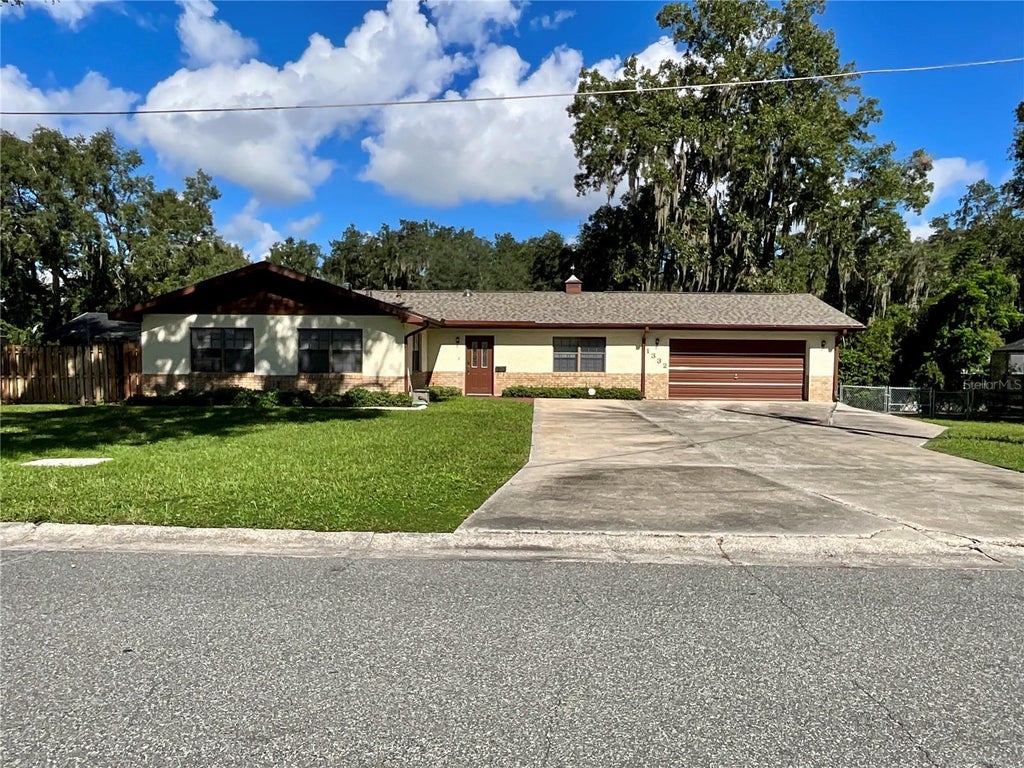 Photo of 1332 Lee Court, Leesburg, FL 34748 (MLS # G5117718)