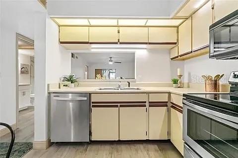 NORTHLAKE VILLAGE CONDO 8 - Residential