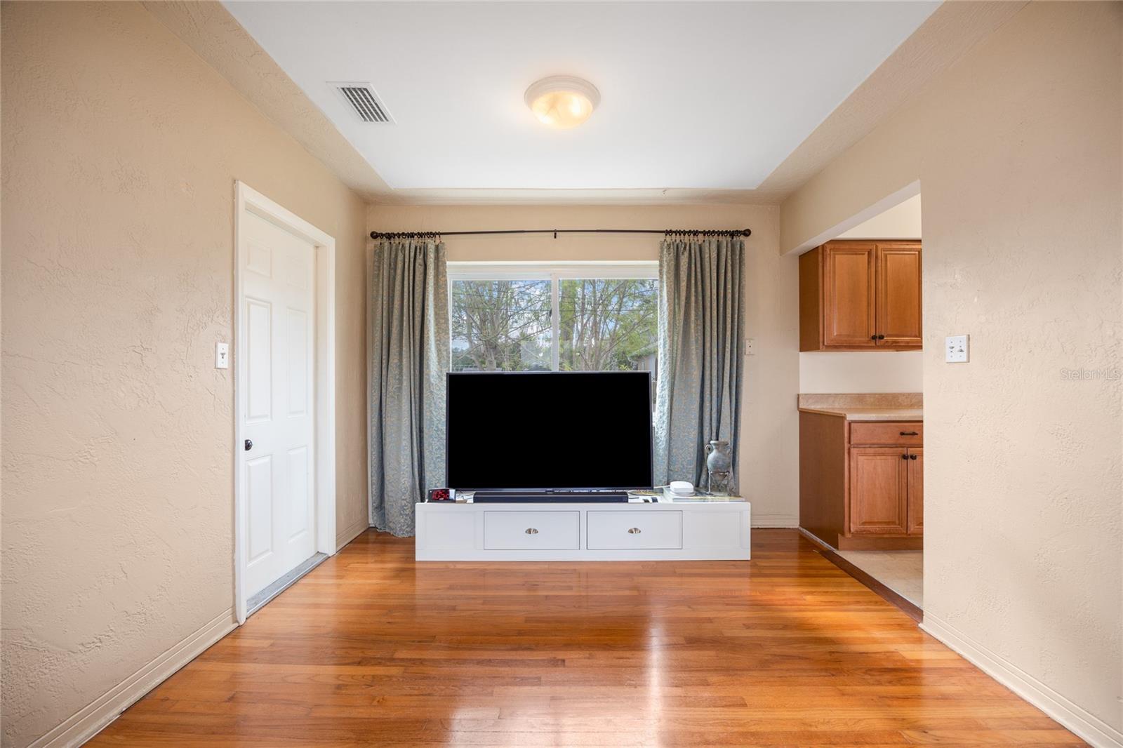 MOCKINGBIRD HILL - Residential