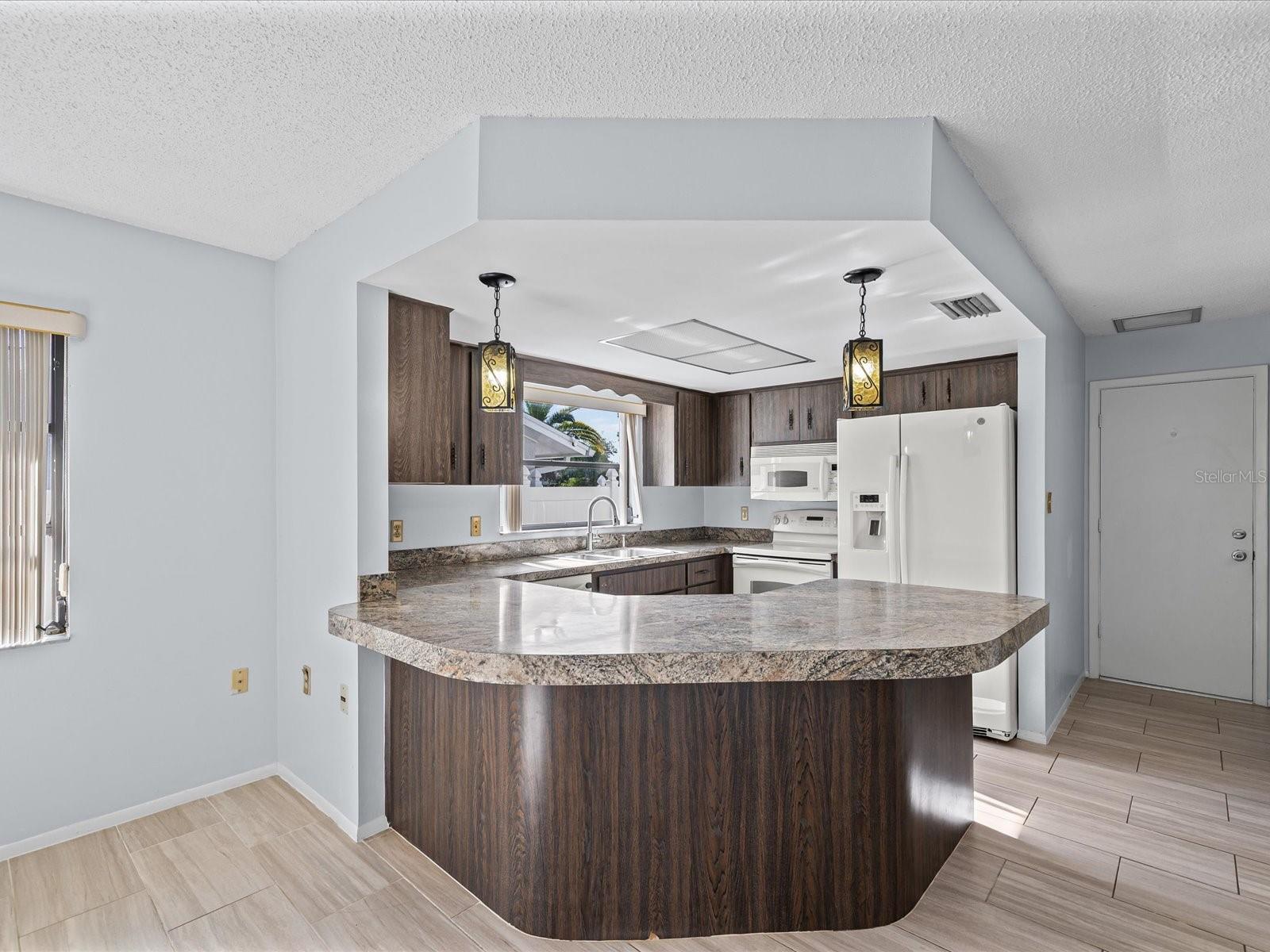 6907 BOTTLE BRUSH DRIVE