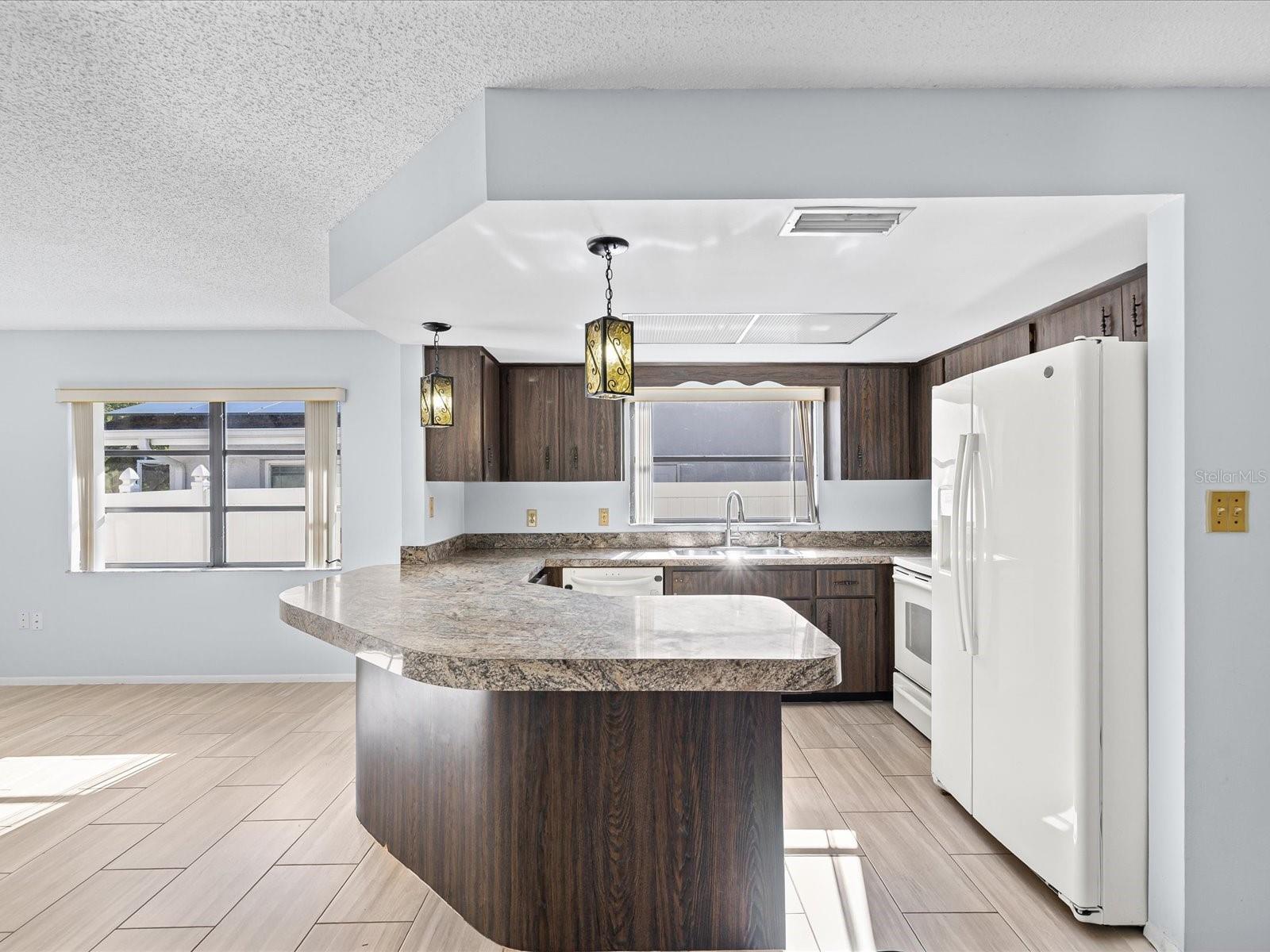 6907 BOTTLE BRUSH DRIVE