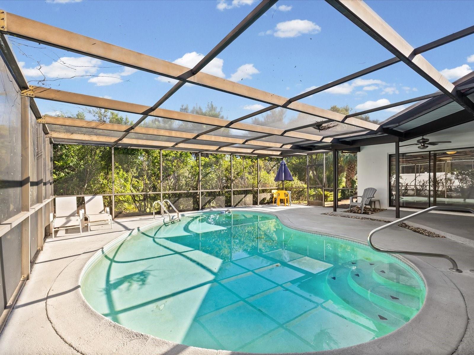 6907 BOTTLE BRUSH DRIVE
