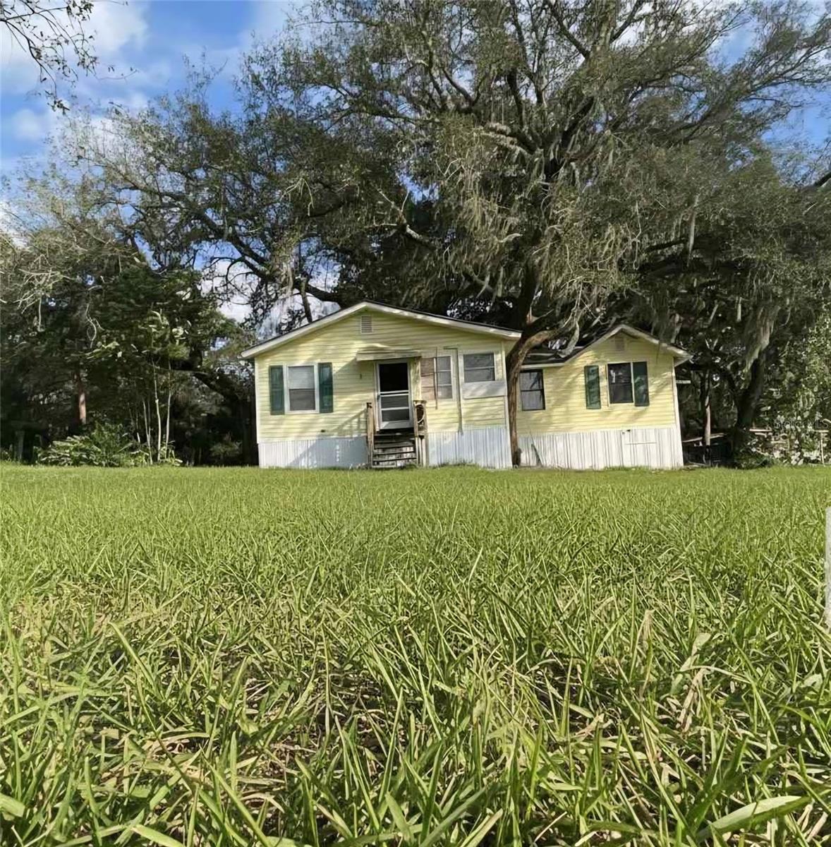 Handyman special no repairs will be done value is in the land. Investor special. Appointment only aggressive dogs on property.