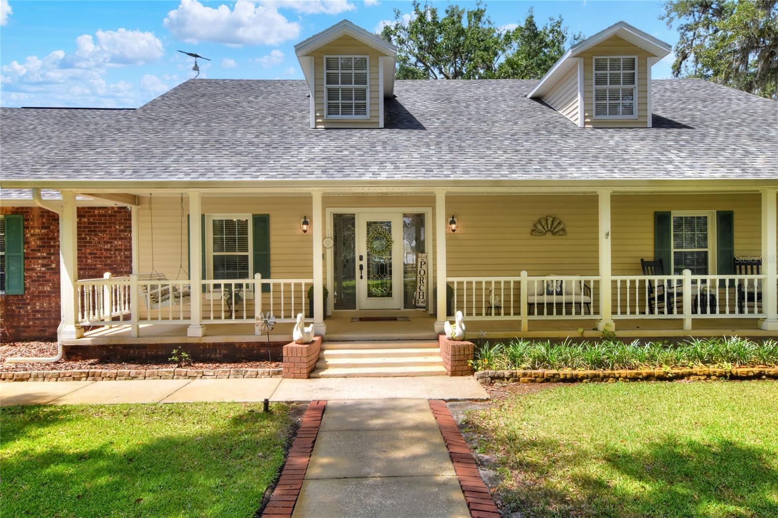 930 COUNTRY OAKS LANE
