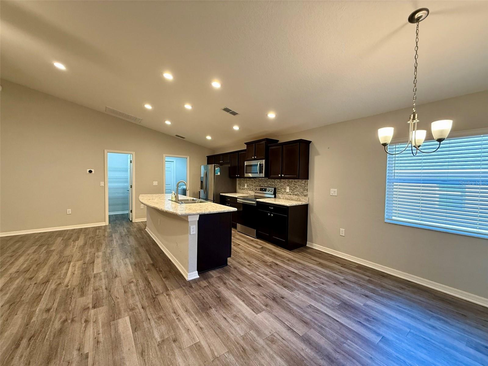 WATERS EDGE/THE LAKES - Residential