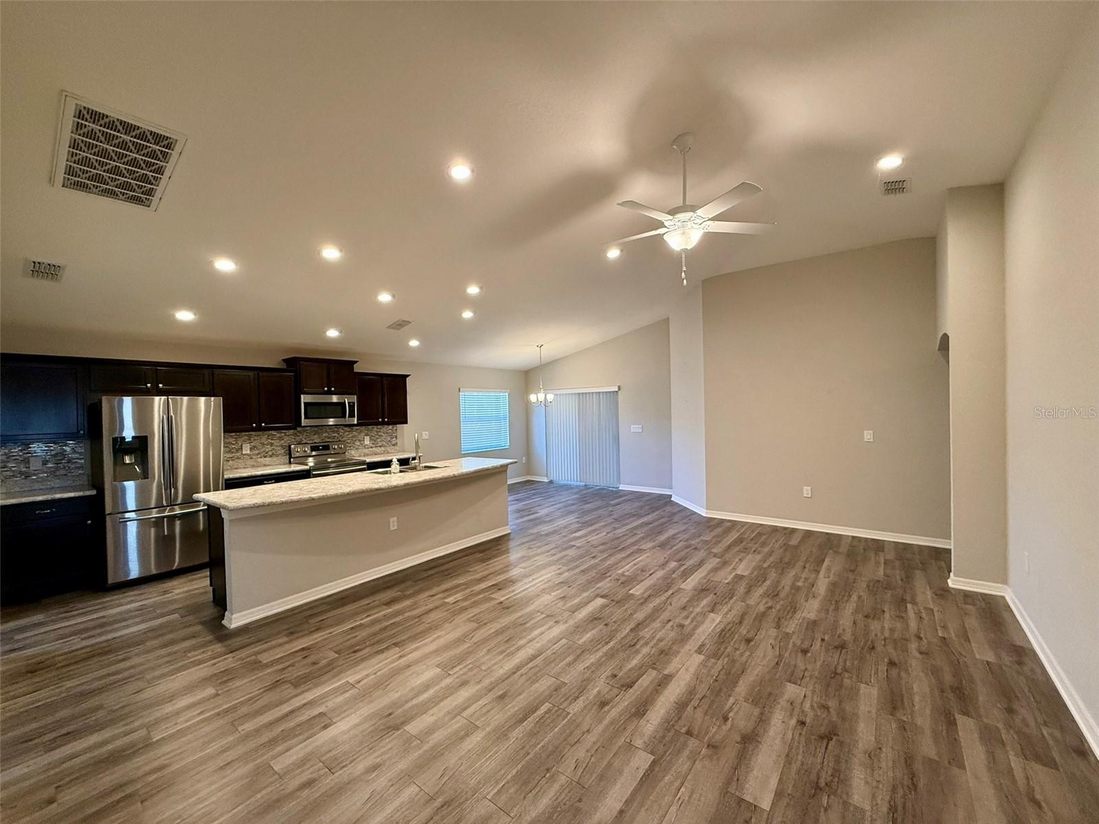 WATERS EDGE/THE LAKES - Residential