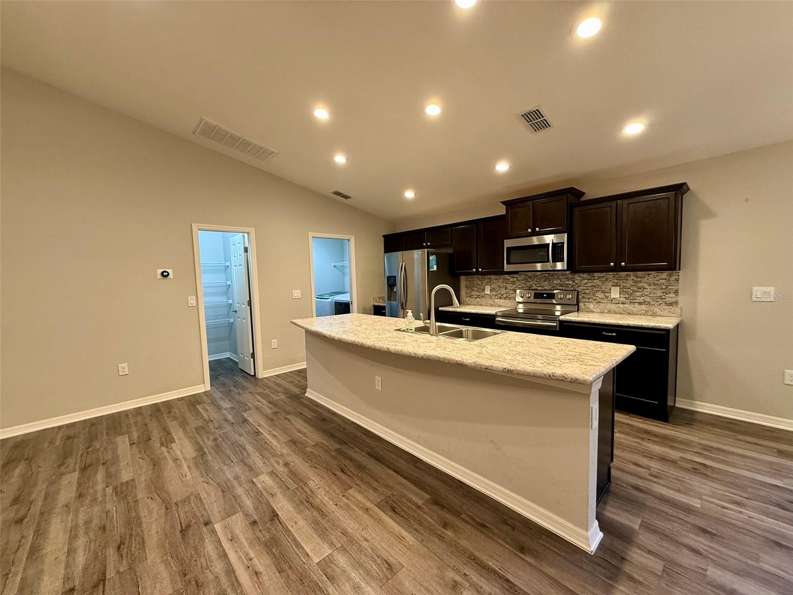 WATERS EDGE/THE LAKES - Residential