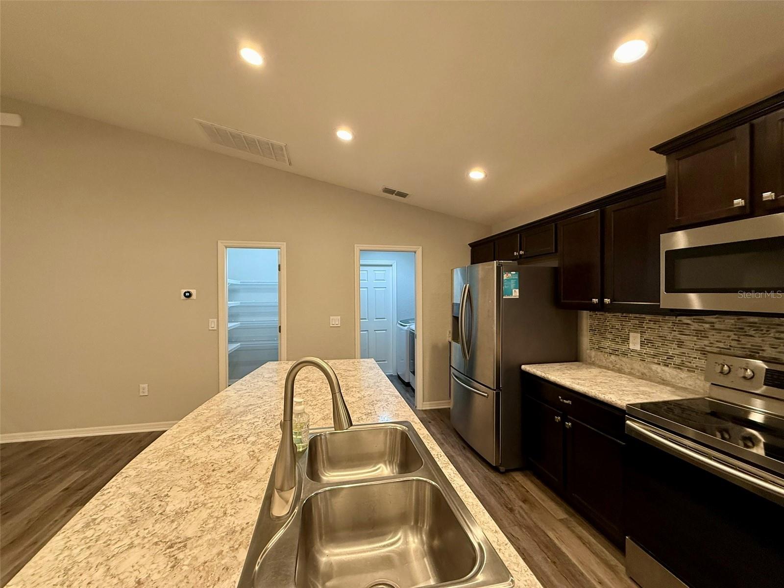 WATERS EDGE/THE LAKES - Residential