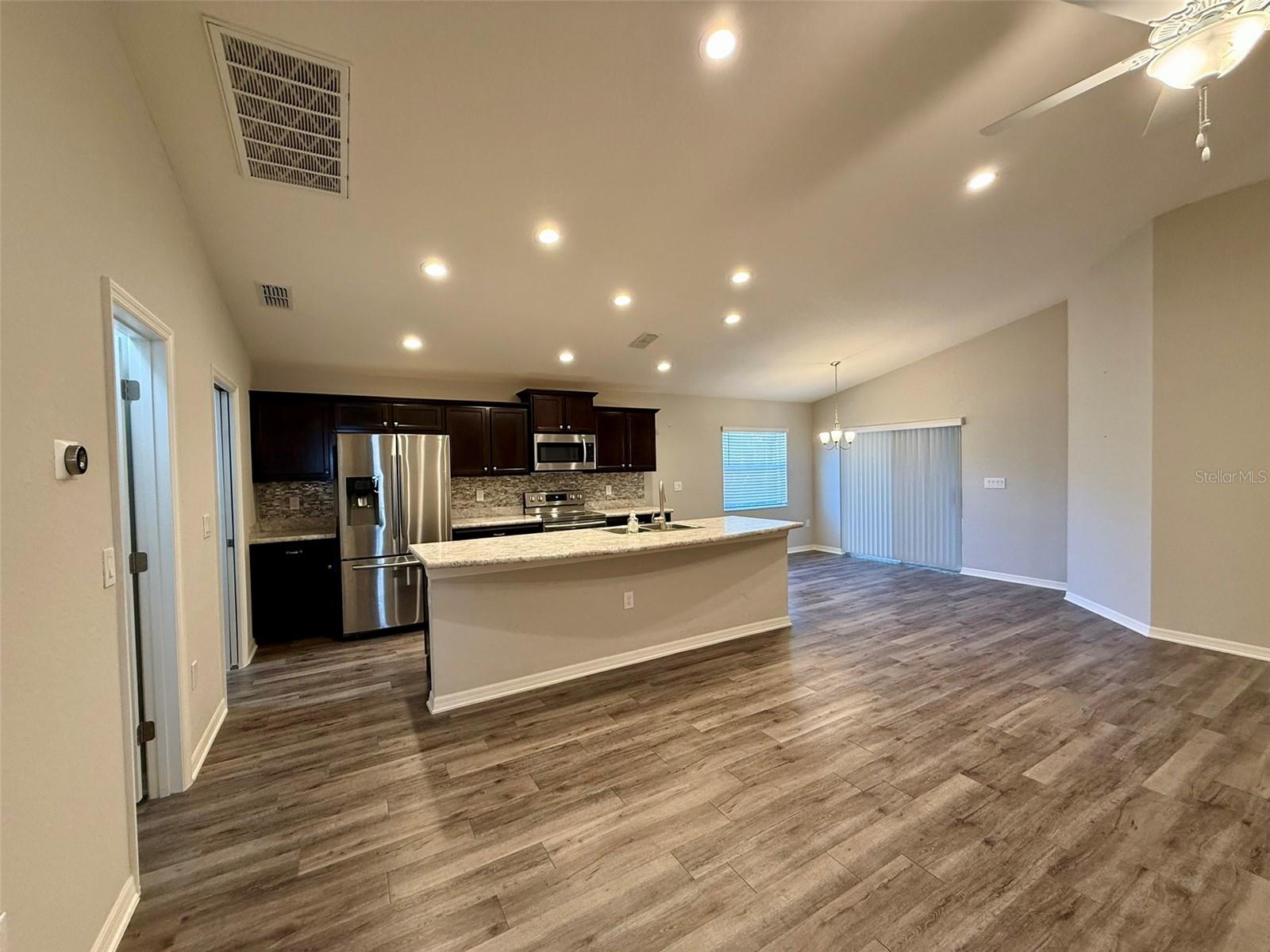 WATERS EDGE/THE LAKES - Residential