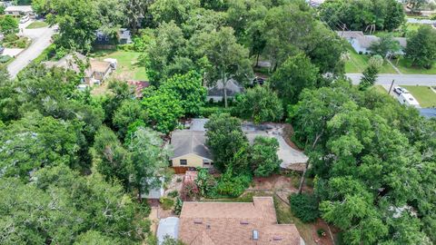 A home in DELAND