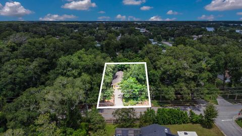 A home in DELAND