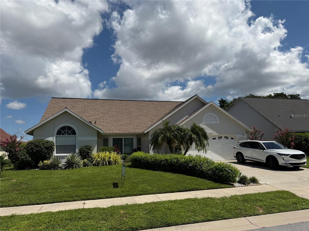 Photo of 4007 78th Place E, Sarasota, FL 34243 (MLS # A4703194)