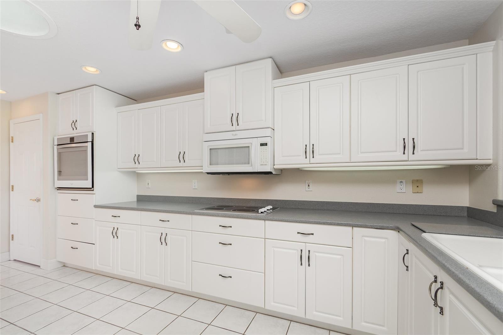 SPRUCE CREEK FLY IN - Residential