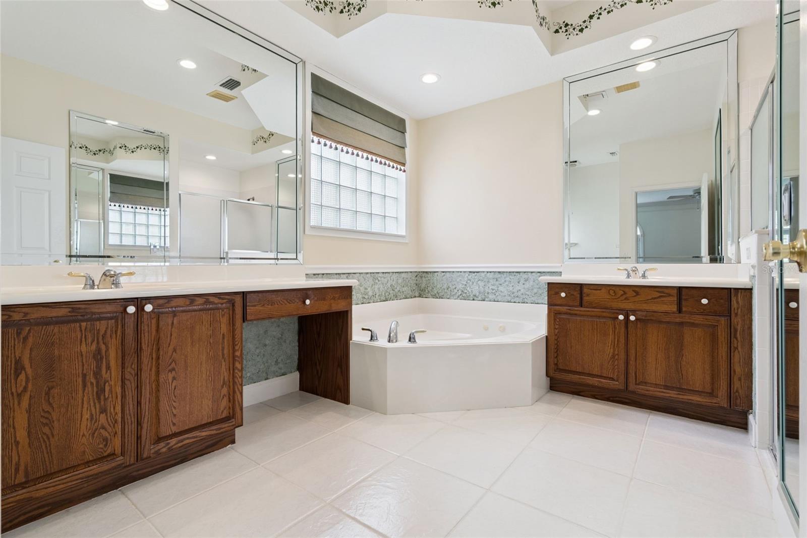 SEVILLE CHASE - Residential