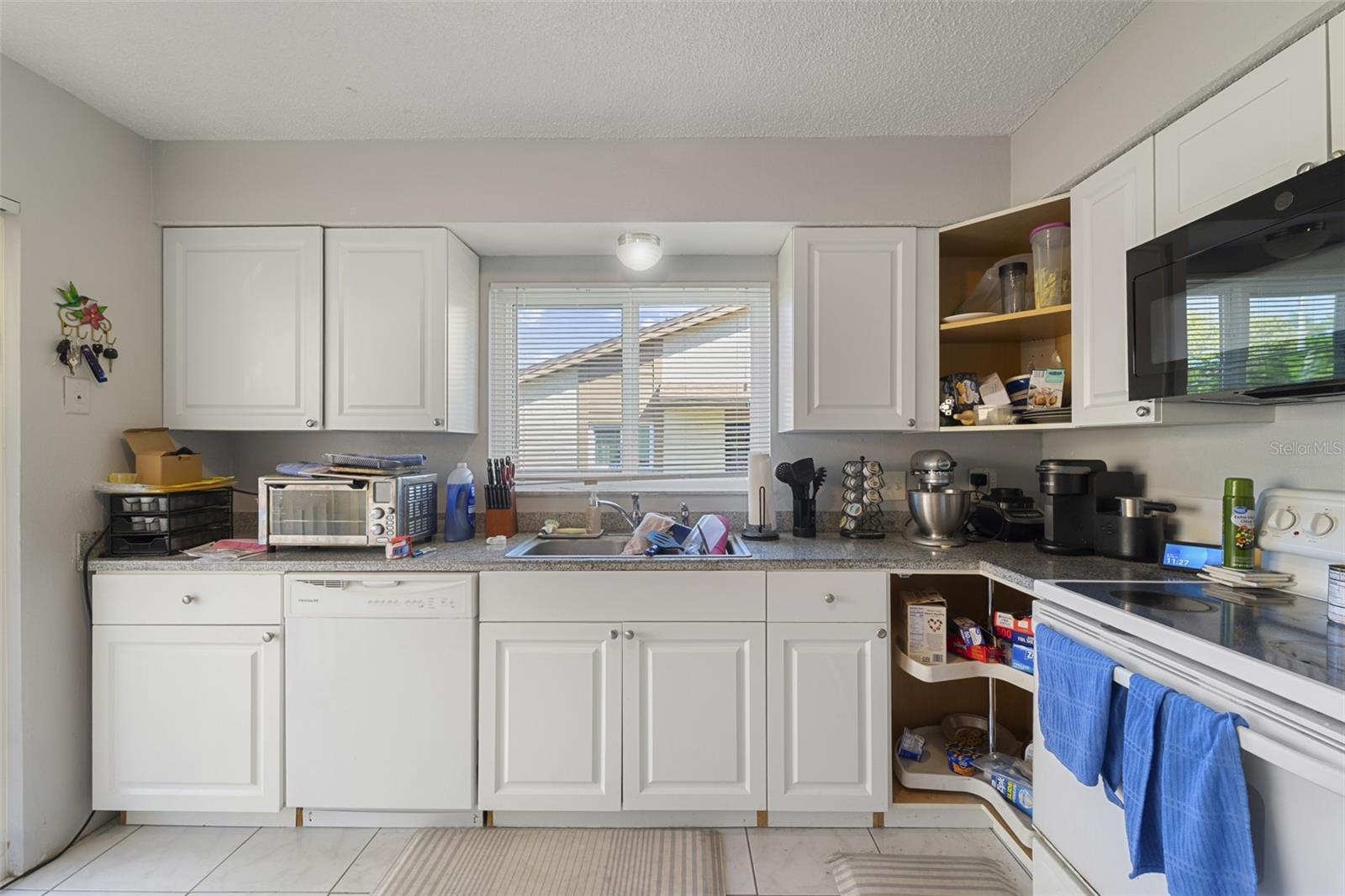 BEACON LAKES CONDO 05A - Residential