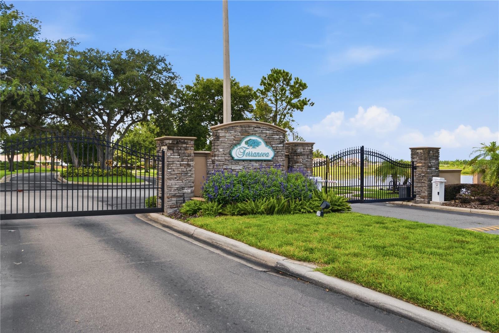 543 TERRANOVA CIRCLE