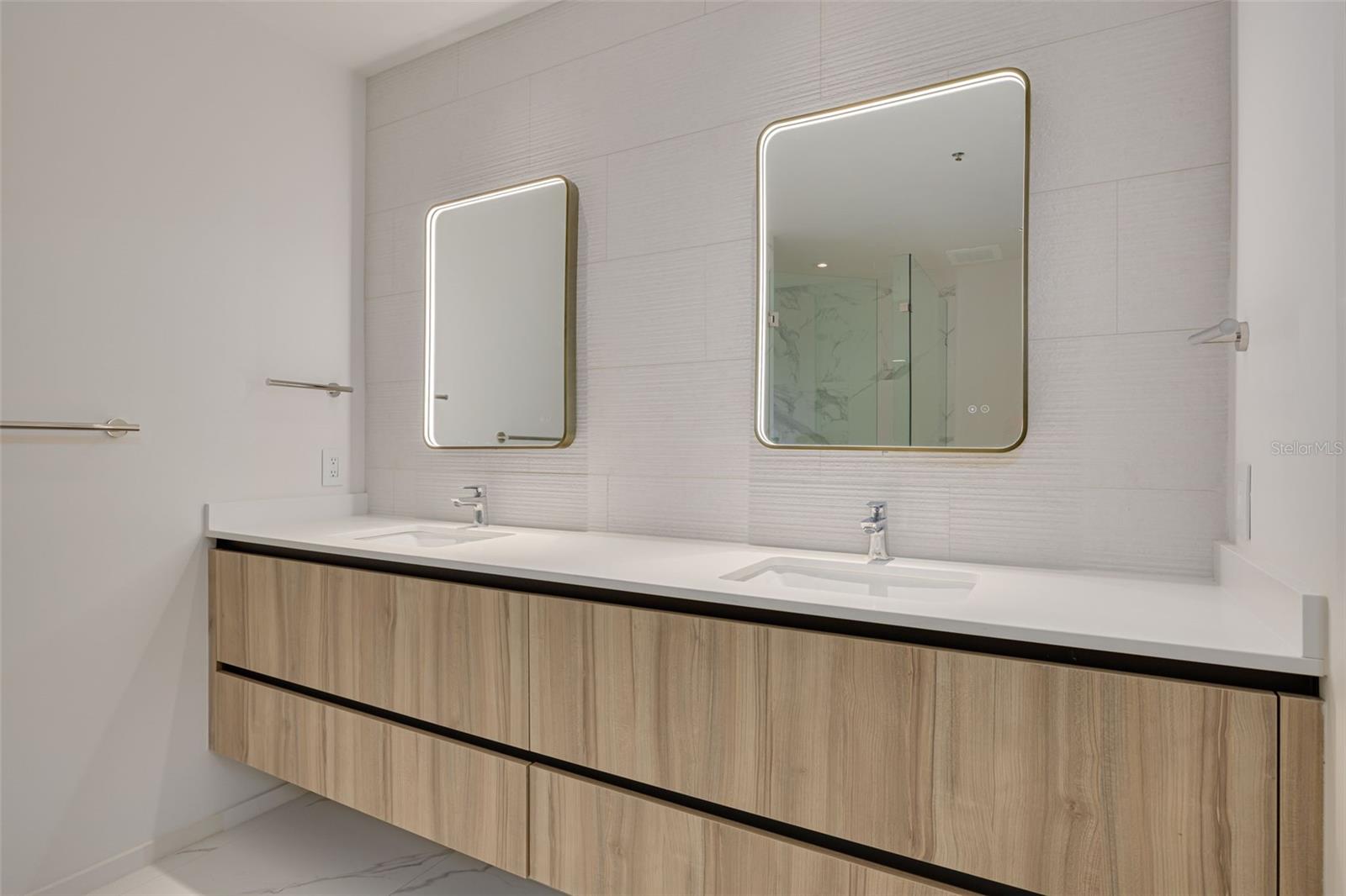SERENA BY THE SEA - Residential