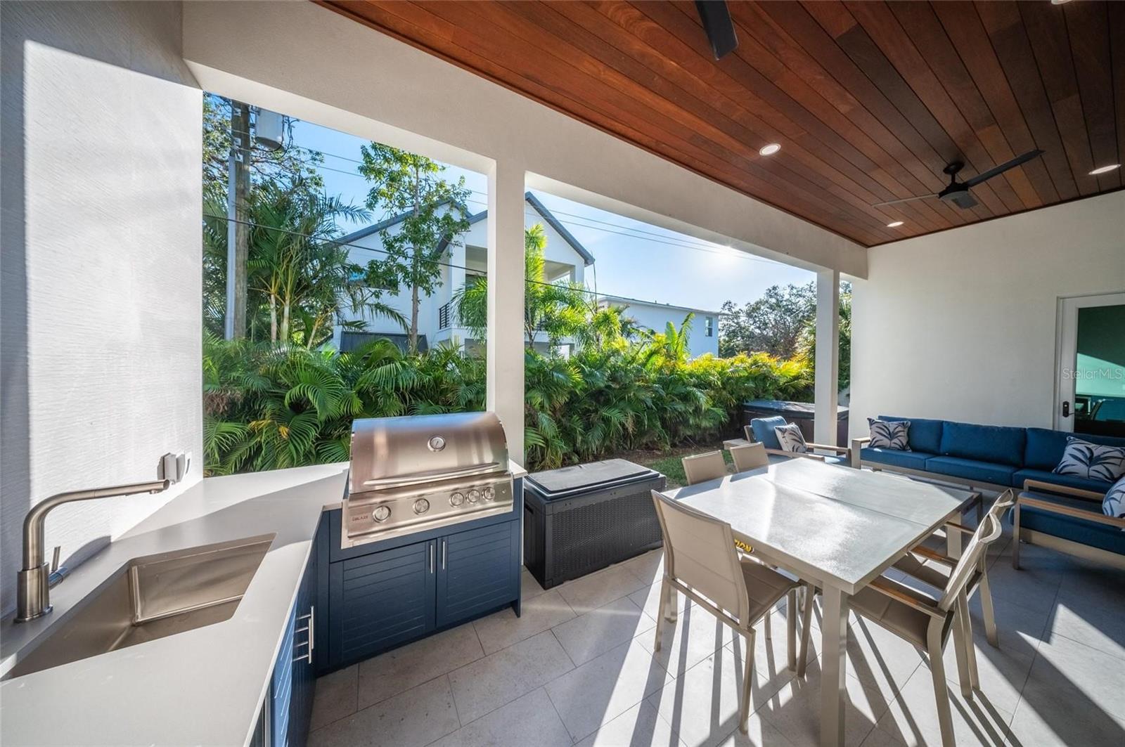 RUSTIC LODGE - Residential