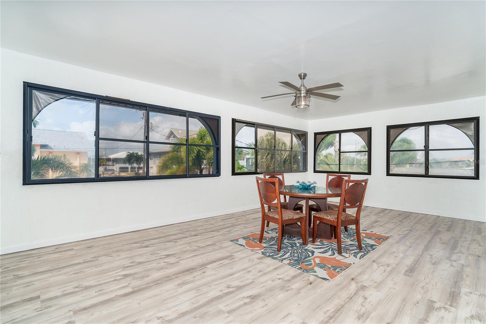 PALM POINT - Residential