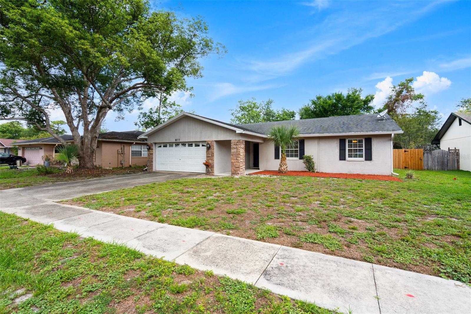 877 BENCHWOOD DRIVE