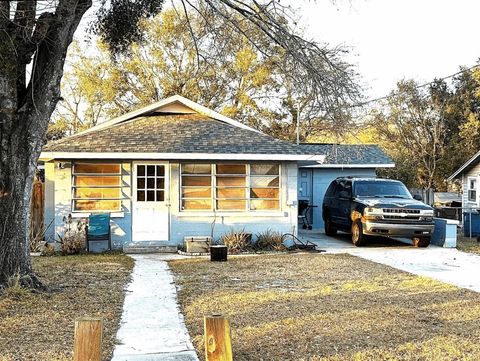 Photo of 340 Weaver Avenue, Lake Wales, FL 33853 (MLS # L4959190)