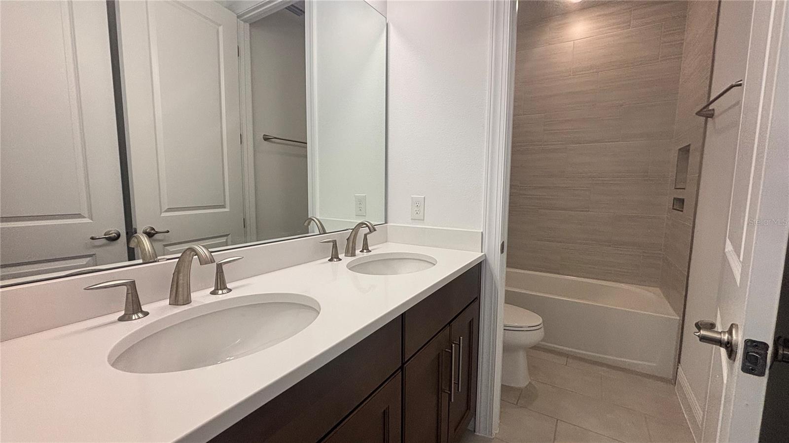 LAUREL POINTE PH 1 - Residential Lease