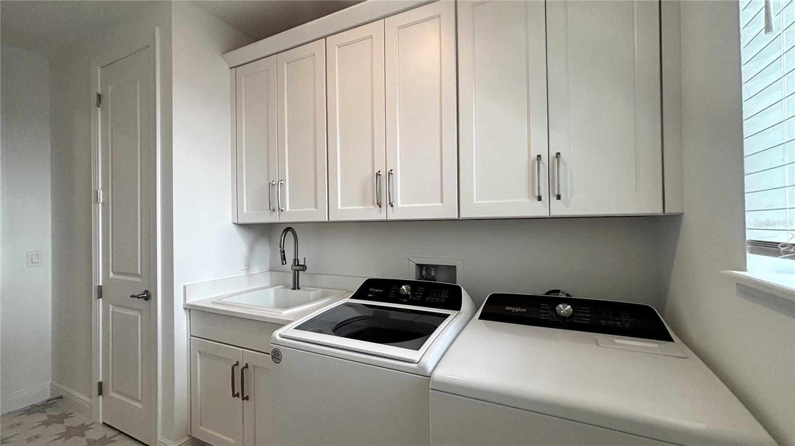 LAUREL POINTE PH 1 - Residential Lease