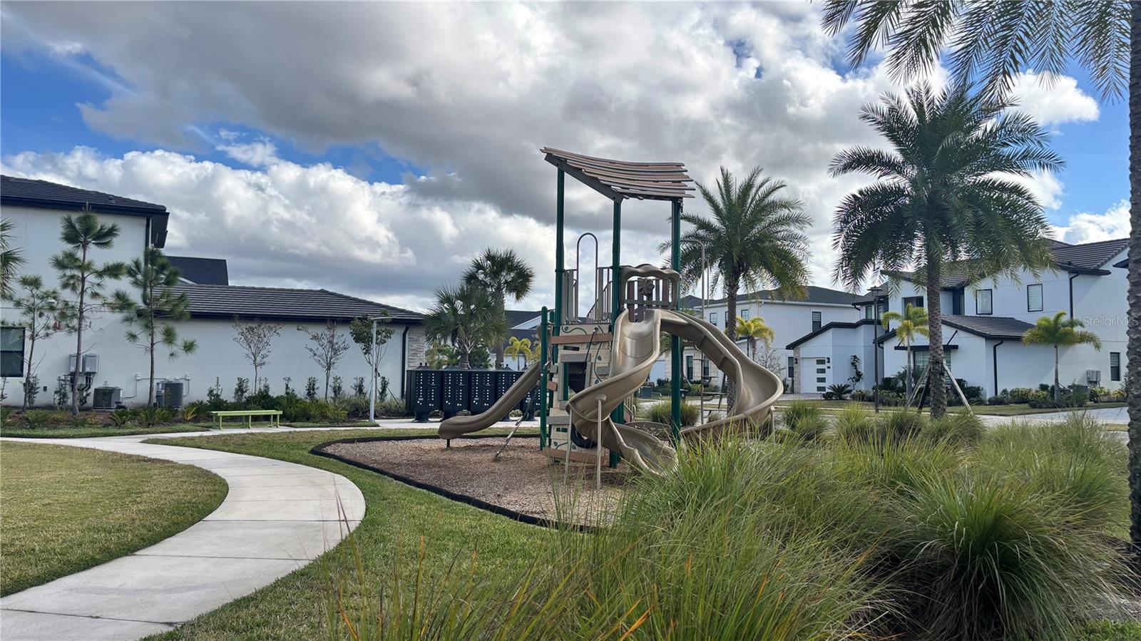 LAUREL POINTE PH 1 - Residential Lease