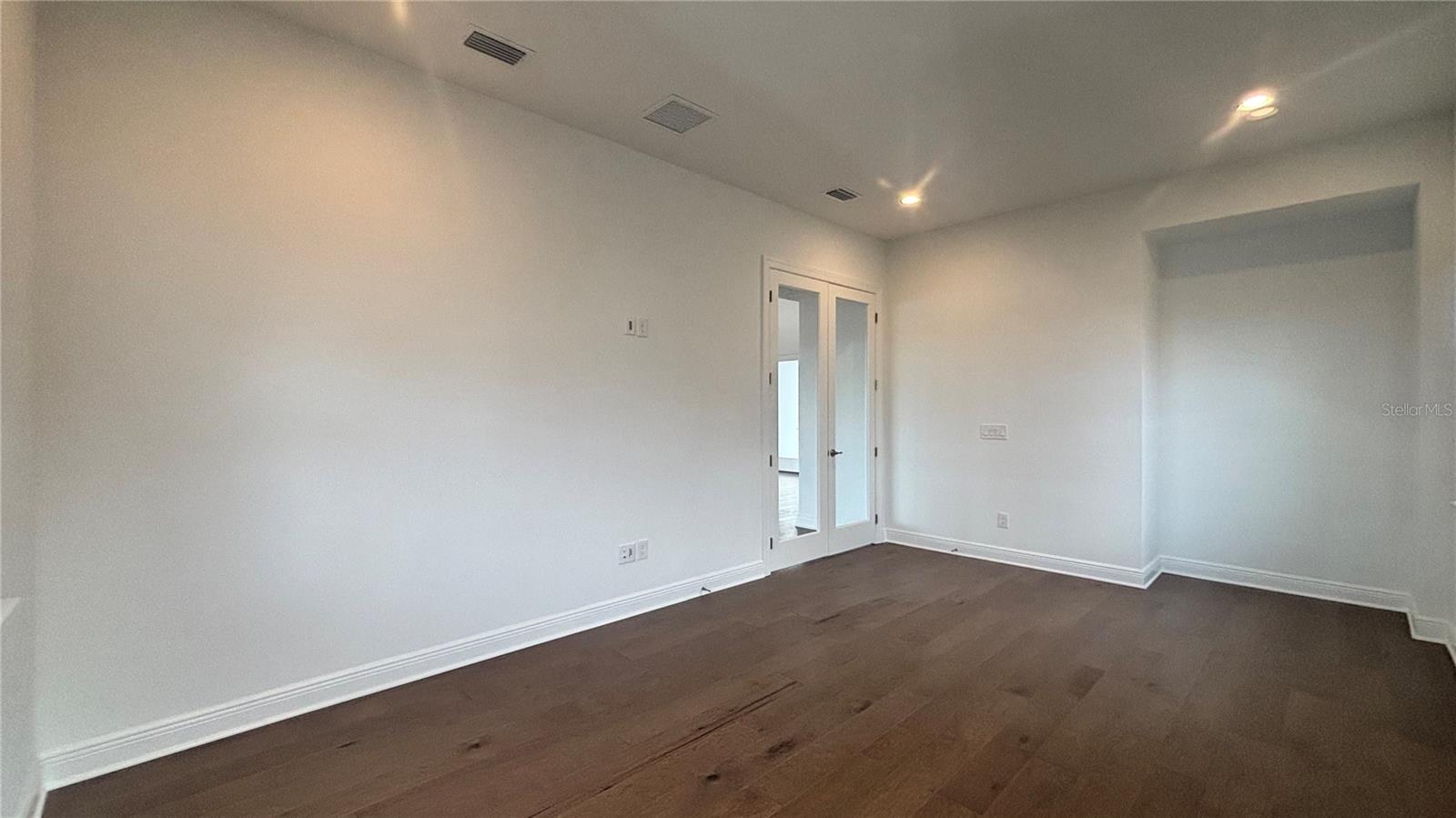 LAUREL POINTE PH 1 - Residential Lease