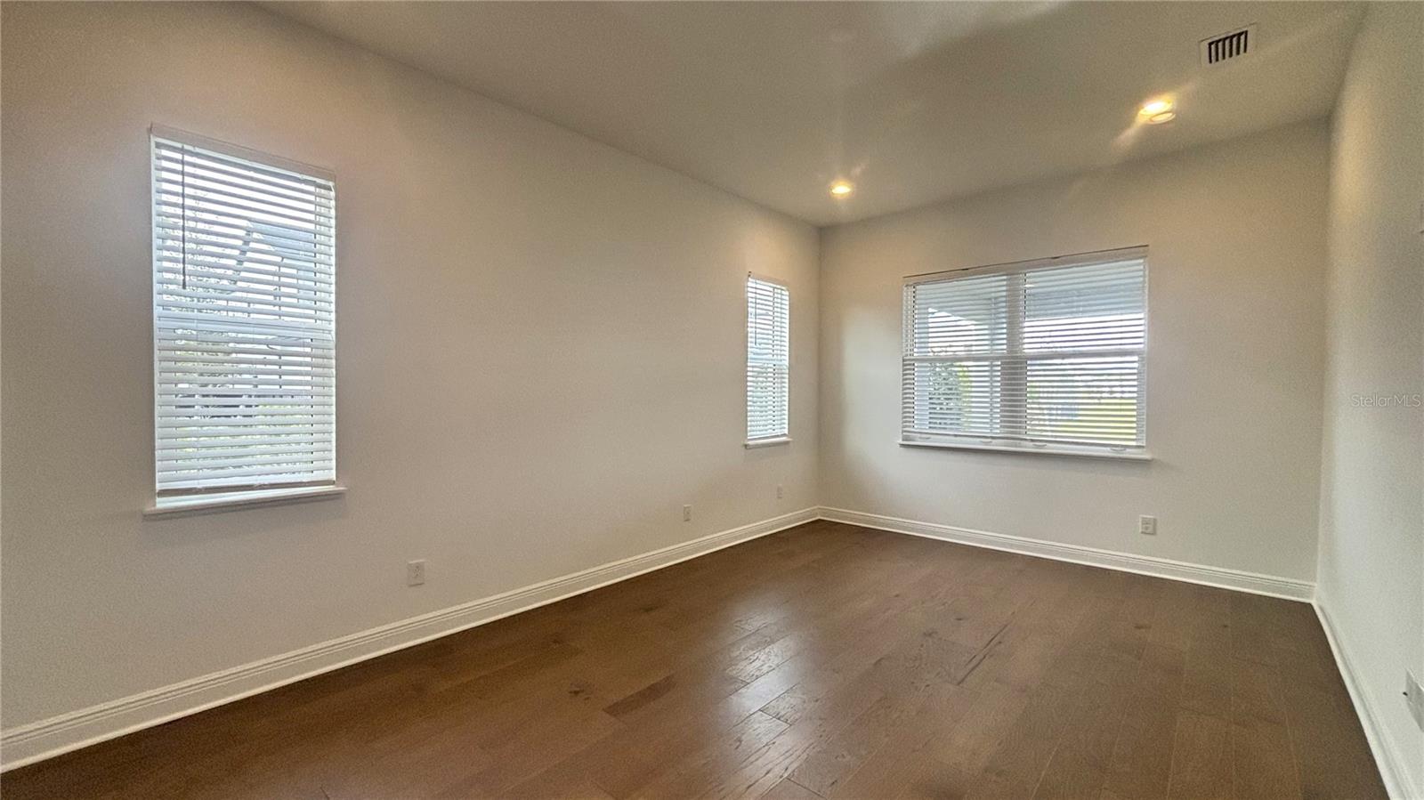 LAUREL POINTE PH 1 - Residential Lease