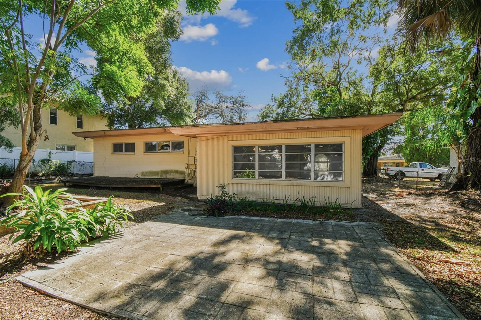 MAC FARLANE PARK - Residential