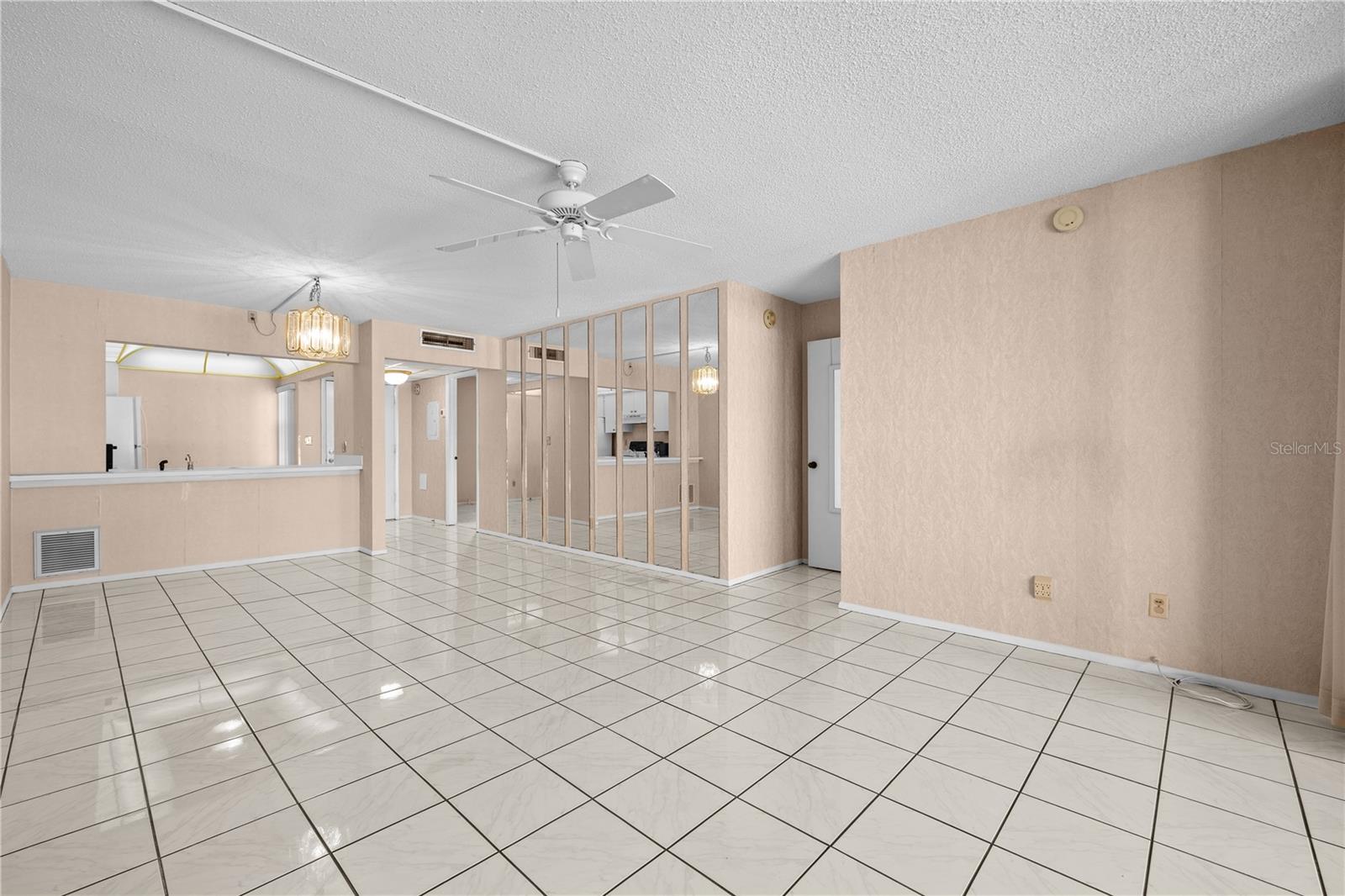 VILLAS DE GOLF CONDO - Residential