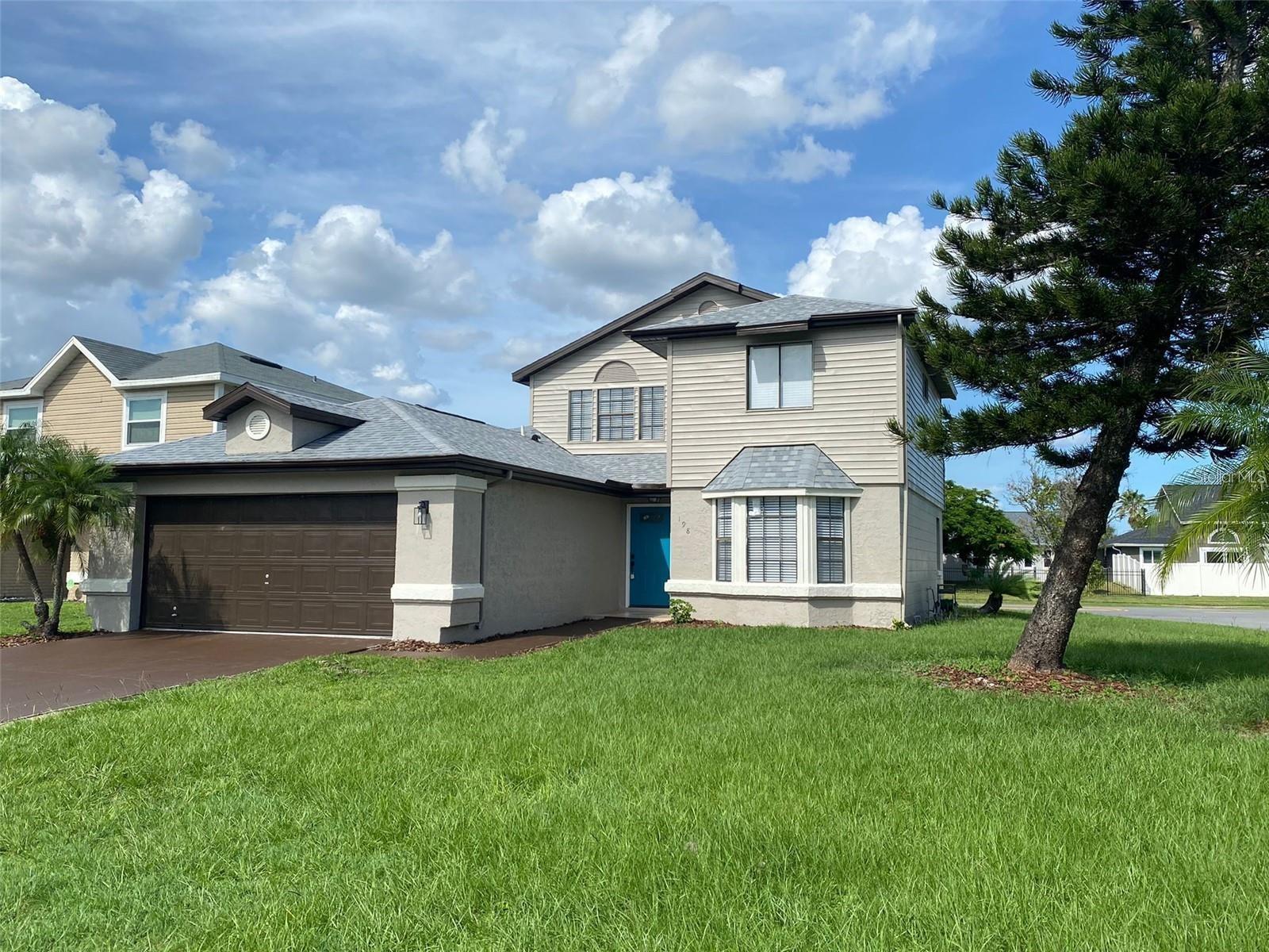 198 N LAKE COURT