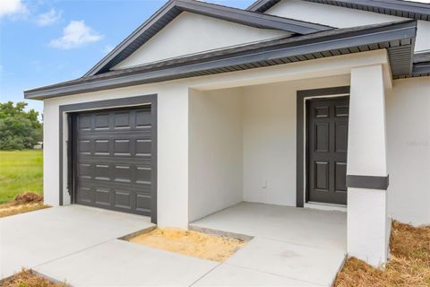 A home in LAKE WALES