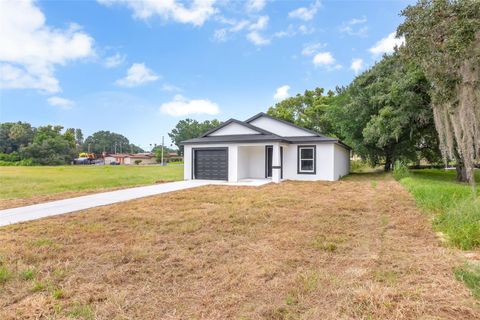 A home in LAKE WALES