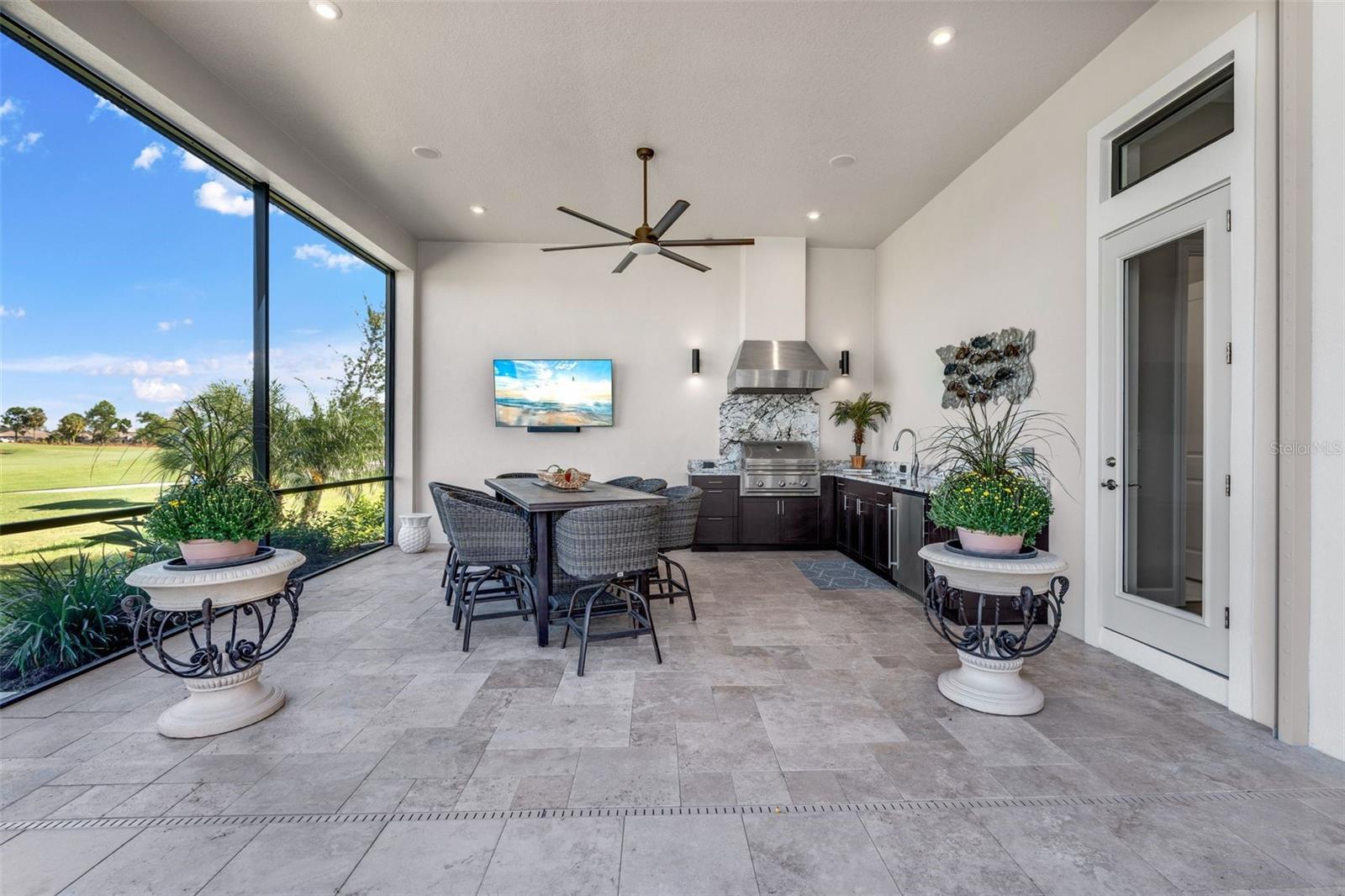 AZARIO ESPLANADE - Residential